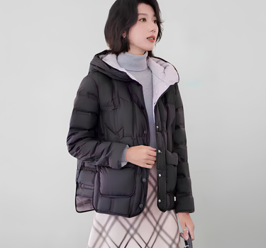 Doudoune Courte avec Bouton et Capuche - Lana